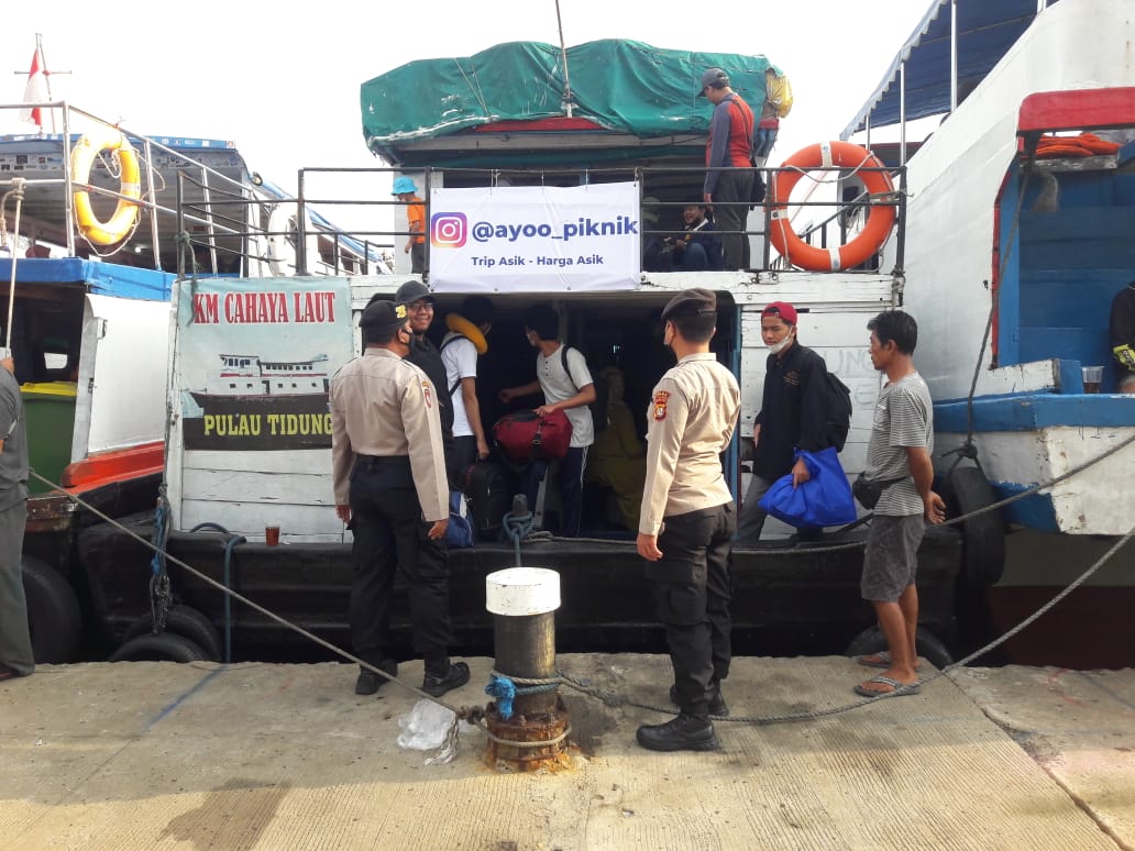 Sambangi Kapal Yang Siap Berangkat, Polres Kepulauan Seribu Tekankan Seluruh Penumpang Taati Prosedur Keselamatan Berlayar