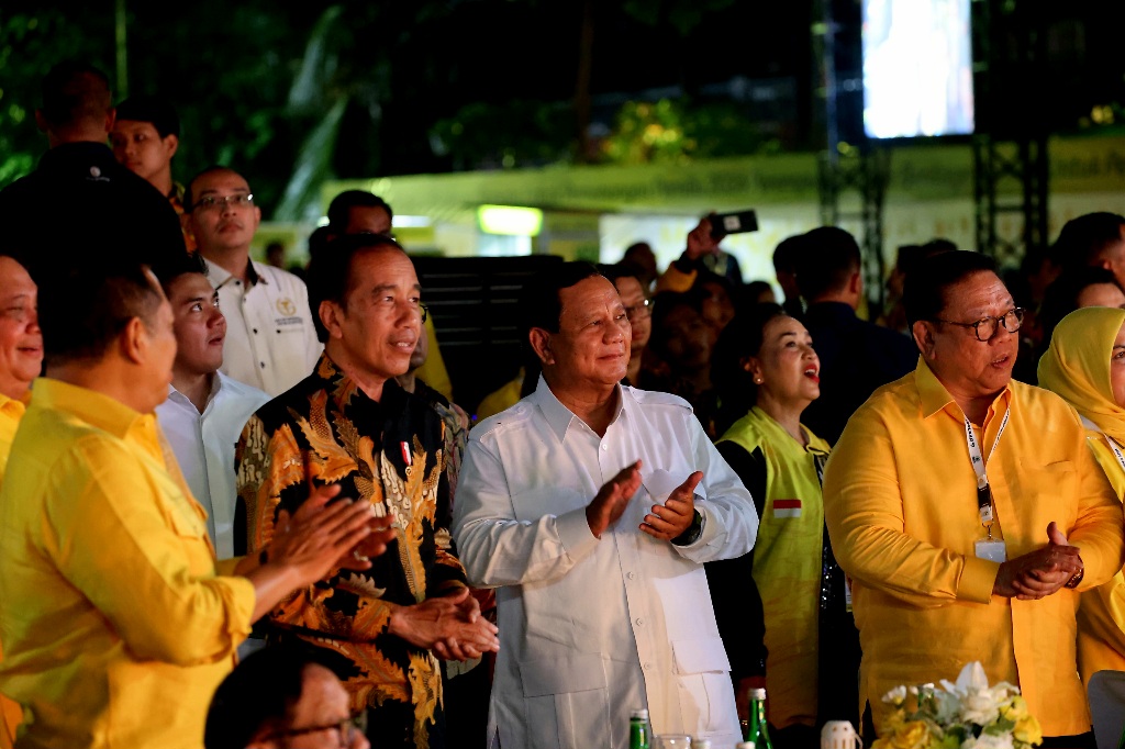 BUKTI MASYARAKAT MENCINTAI PAK JOKOWI DAN PASANGAN PRABOWO GIBRAN