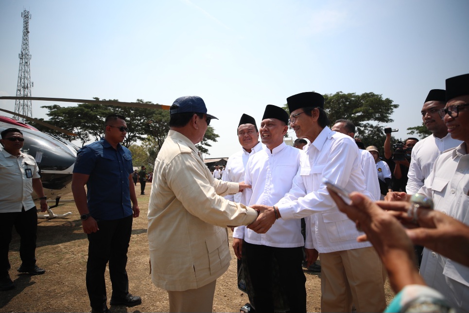 Prabowo Kunjungi Tebuireng, Disambut Antusias Para Peziarah