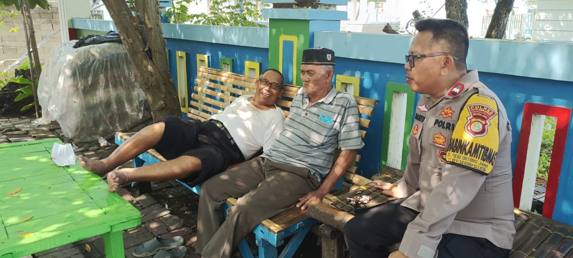 Kolaborasi Harmonis Bhabinkamtibmas dan Tokoh Agama di Pulau Untung Jawa