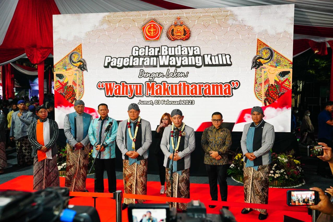 Gelar Wayang Kulit, Kapolri: Perkuat Sinergitas TNI-Polri dan Semakin Dekat dengan Masyarakat 