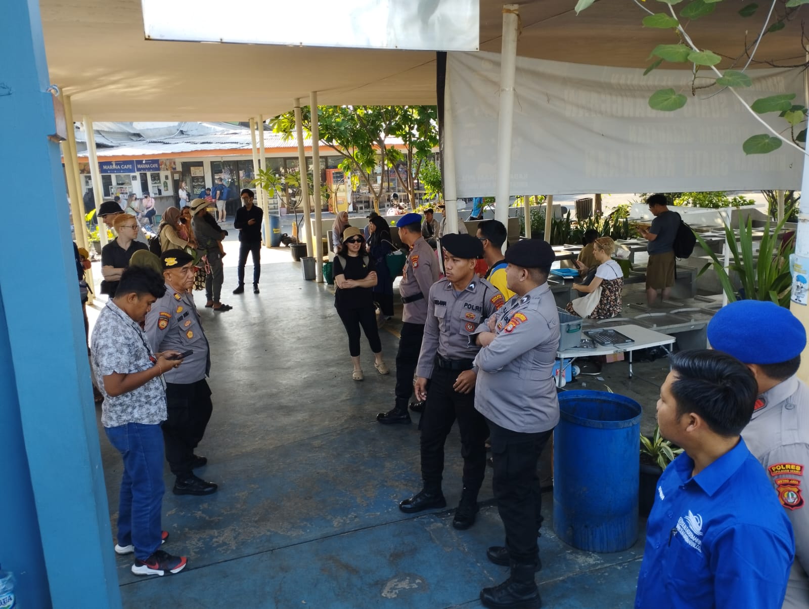 Polres Kepulauan Seribu Amankan Keberangkatan Warga dan Wisatawan di Dermaga 16 dan 17 Marina Ancol
