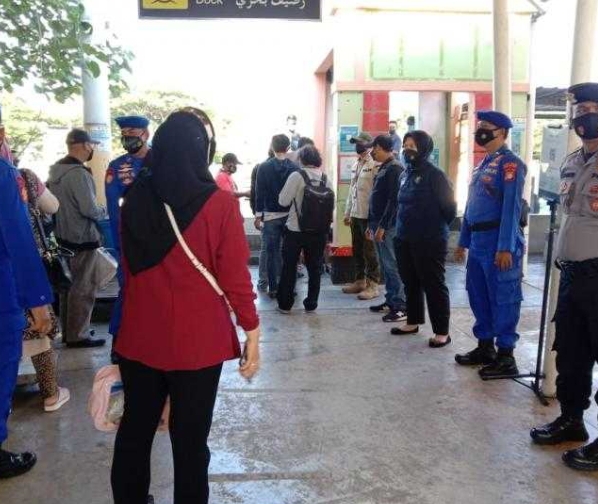Di Dermaga Marina Ancol, 81 Penumpang Kapal hendak ke Pulau Jalani Scan PeduliLindungi