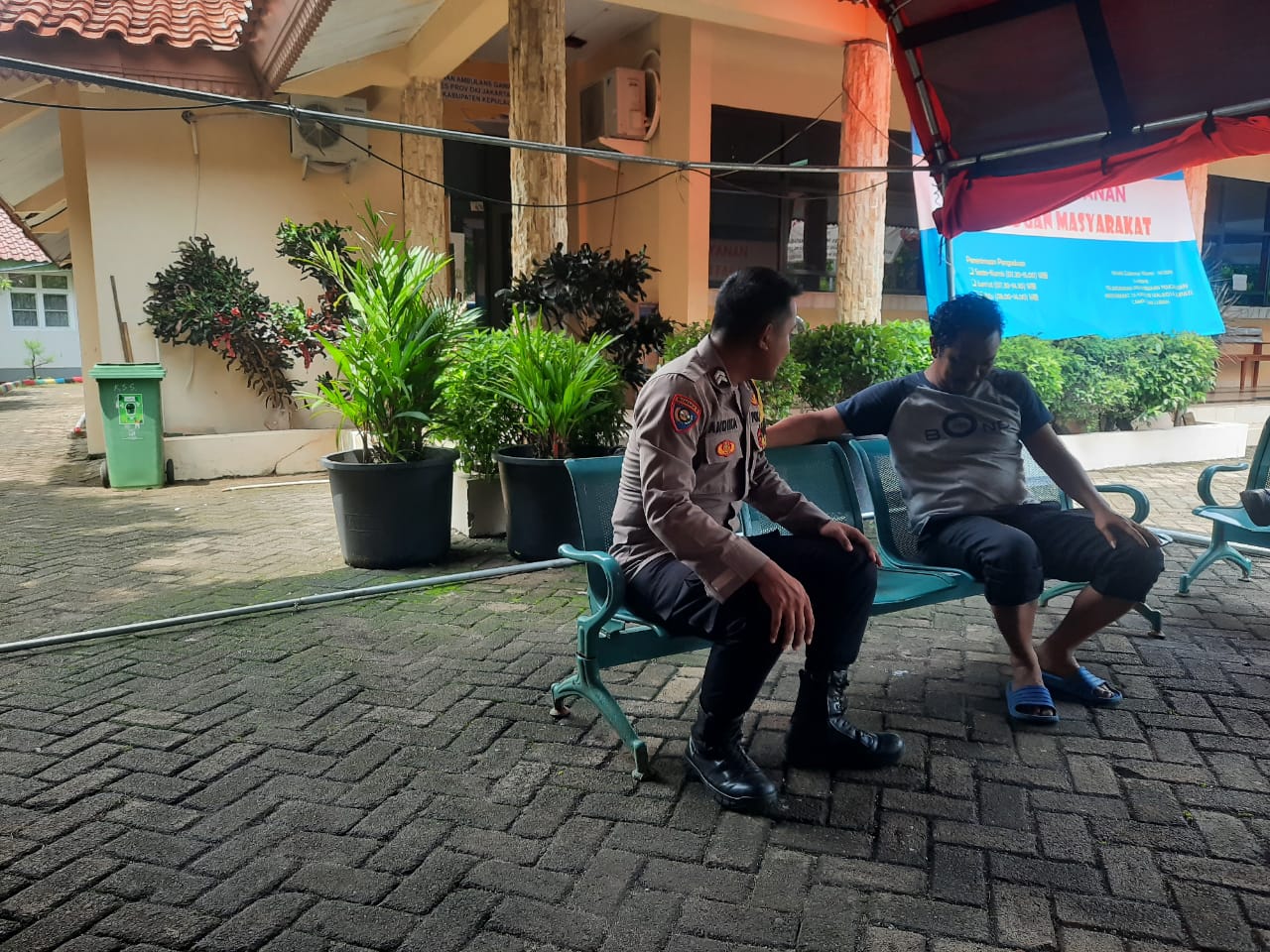 Bhabinkamtibmas Pulau Tidung Polres Kepulauan Seribu Ajak Warga Jaga Keamanan Bersama