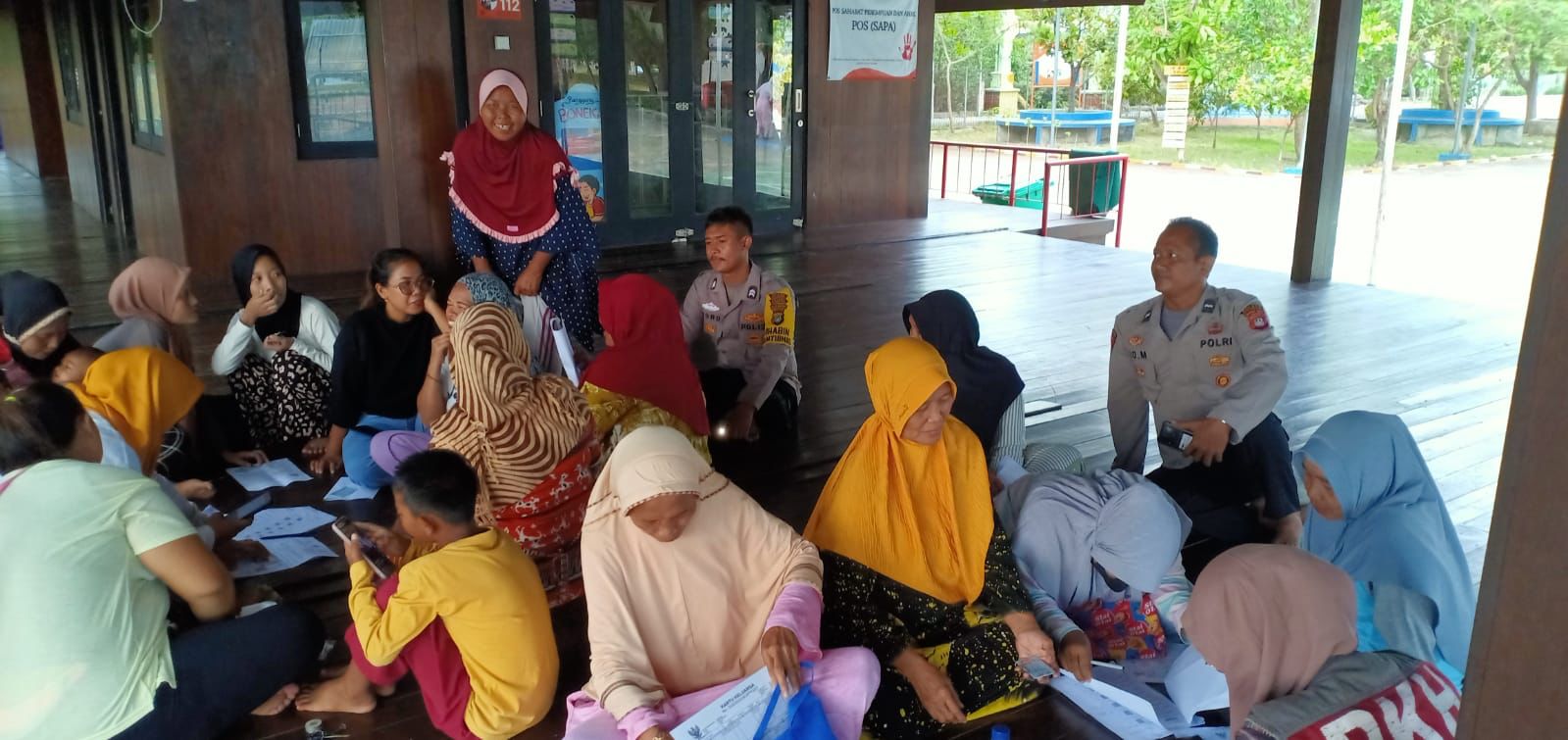Pengamanan Ketat oleh Polsek Kep. Seribu Utara, Pastikan Keamanan Pendistribusian BLT