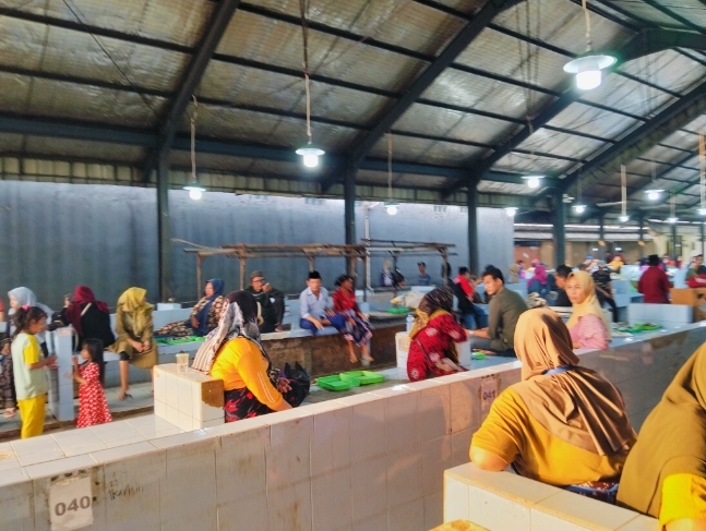 Direlokasi ke Lokbin, Pedagang Pasar Induk Kramat Jati Tidak Dipungut Retribusi Selama 6 Bulan