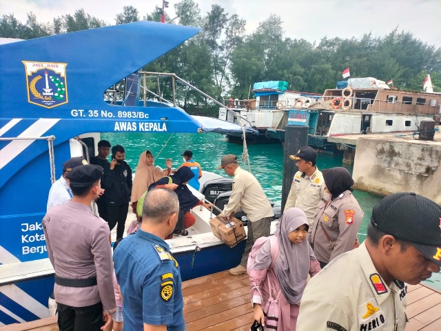 Polsek Kepulauan Seribu Selatan Tingkatkan Pengamanan Dermaga di Pulau Payung Jelang Libur Nataru