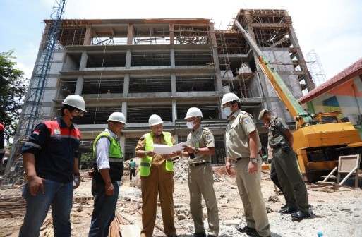 Wakil Walikota Jakut Tinjau Pembangunan Dua Kantor Pemerintahan