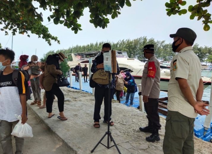 Setelah Scan PeduliLindungi di 4 Dermaga Kedatangan Kep Seribu Selatan, 360 Penumpang Kapal diminta Taat ProKes