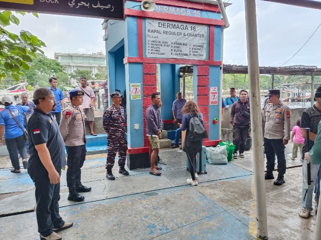 Polres Kepulauan Seribu Amankan Keberangkatan Wisatawan di Dermaga Marina Ancol, Kabag Ops Berikan Imbauan Keselamatan