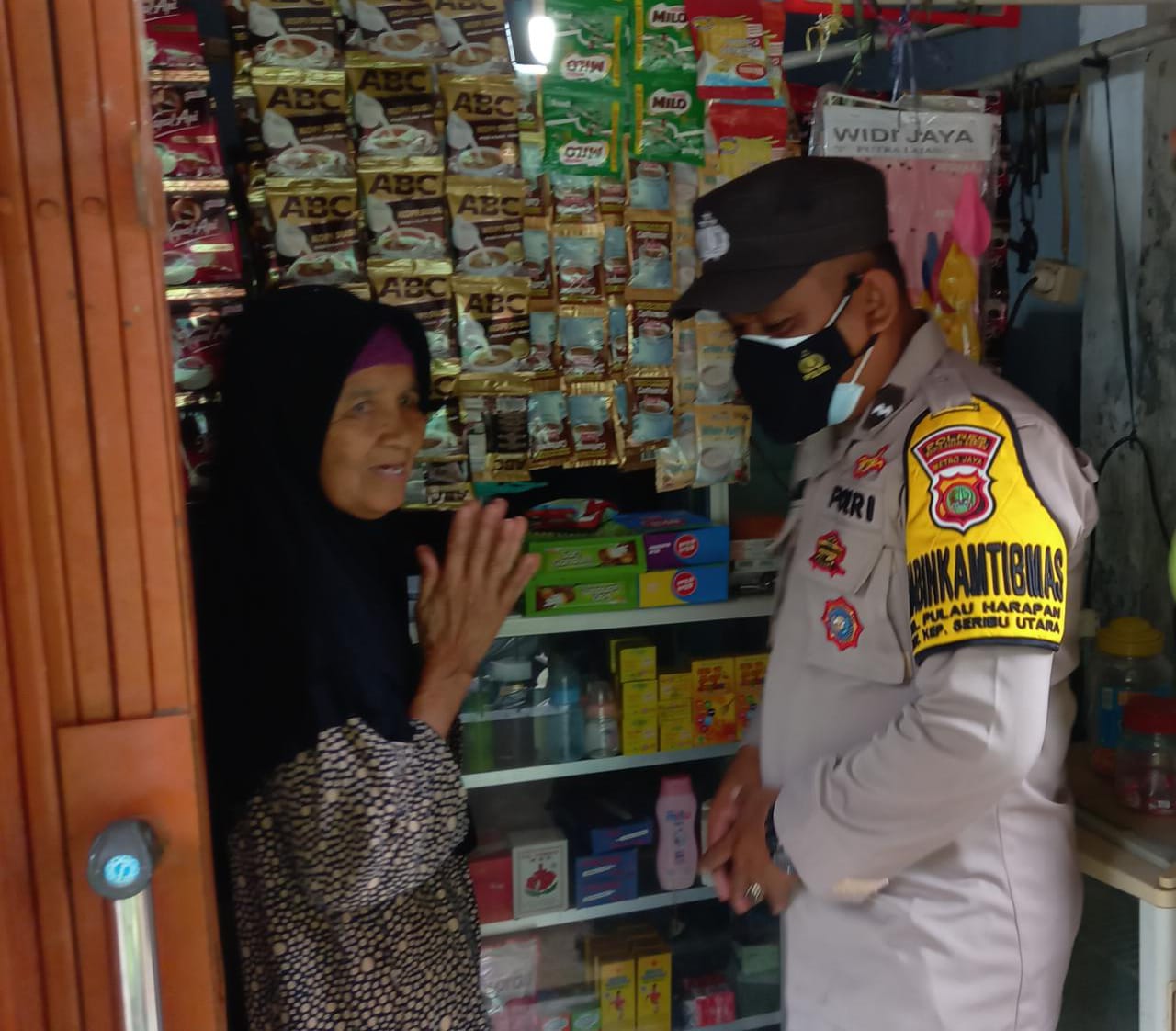 Wujudkan Sitkamtibmas Aman dengan Sambang Warga oleh Bhabinkamtibmas Polres Kepulauan Seribu