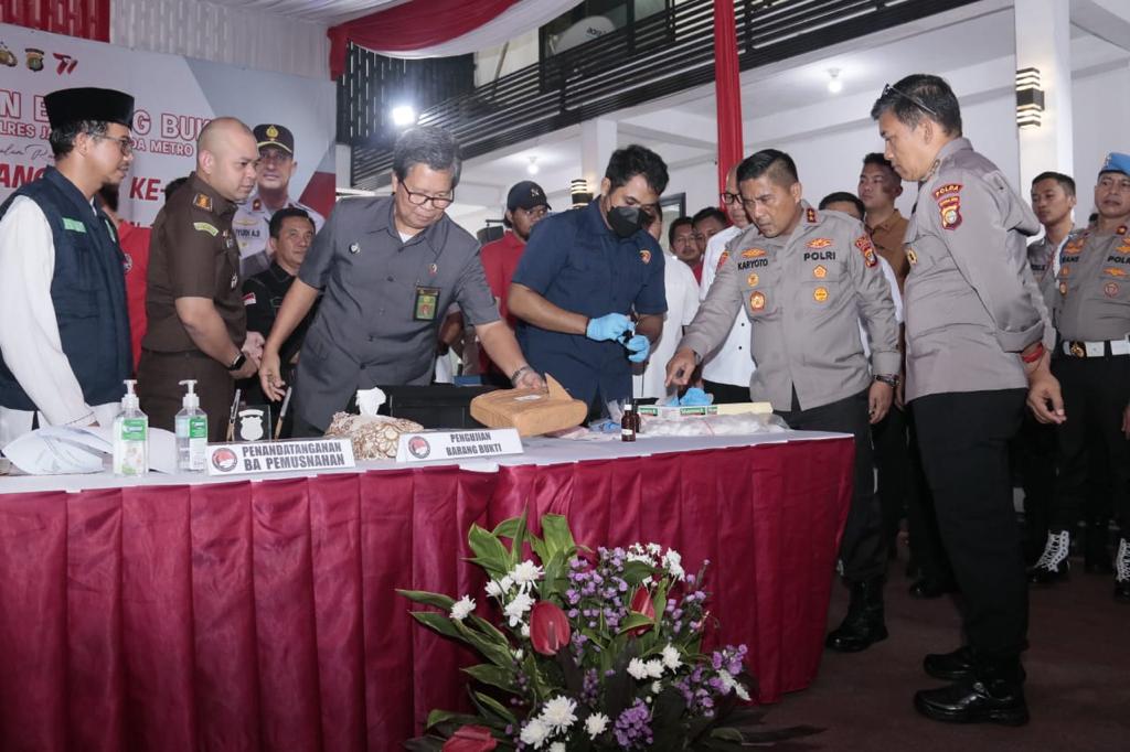 Sambut HUT Bhayangkara Ke-77, Polda Metro Musnahkan Barang Bukti Narkoba