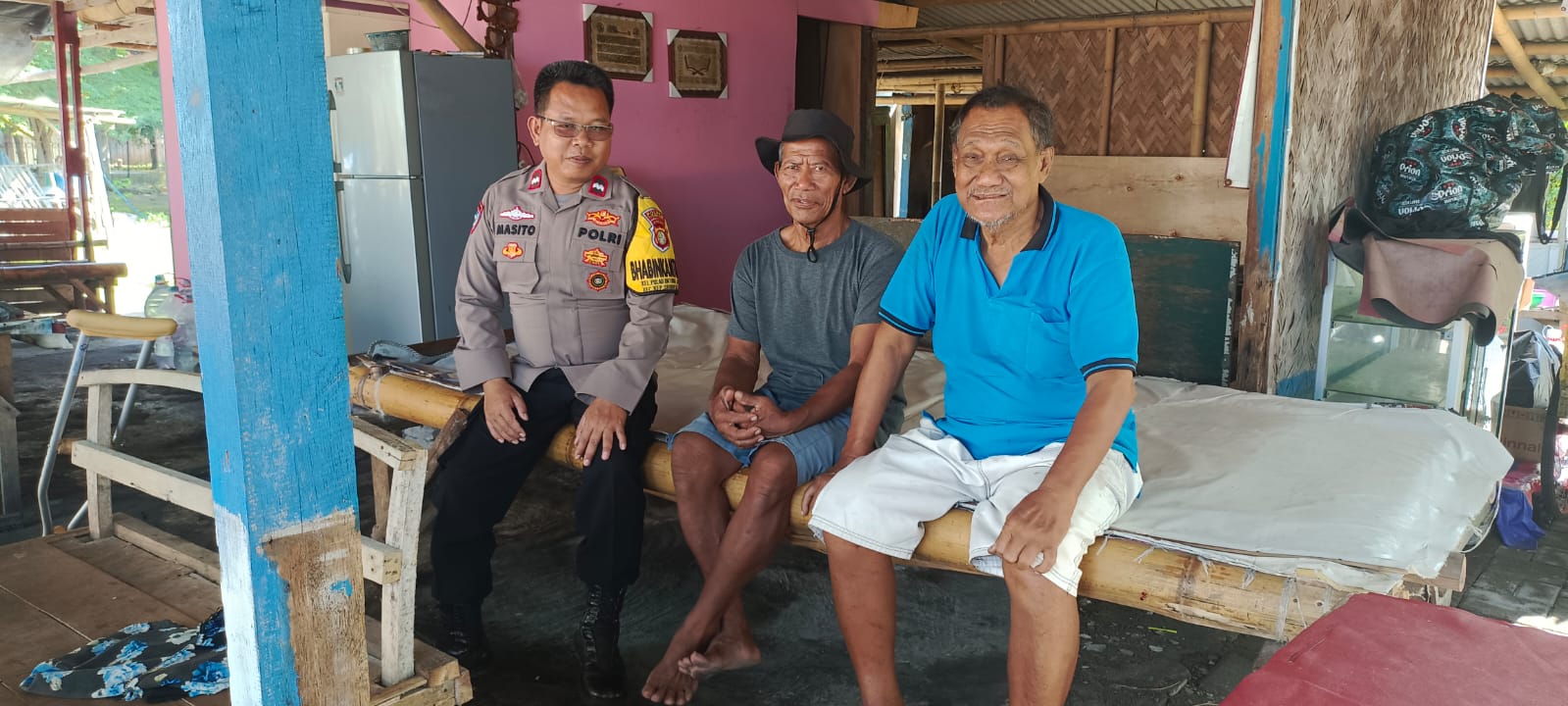 Bhabinkamtibmas Pulau Untung Jawa Sambangi Pemilik Wahana Permainan Laut, Ajak Warga Jaga Keamanan dan Ketertiban