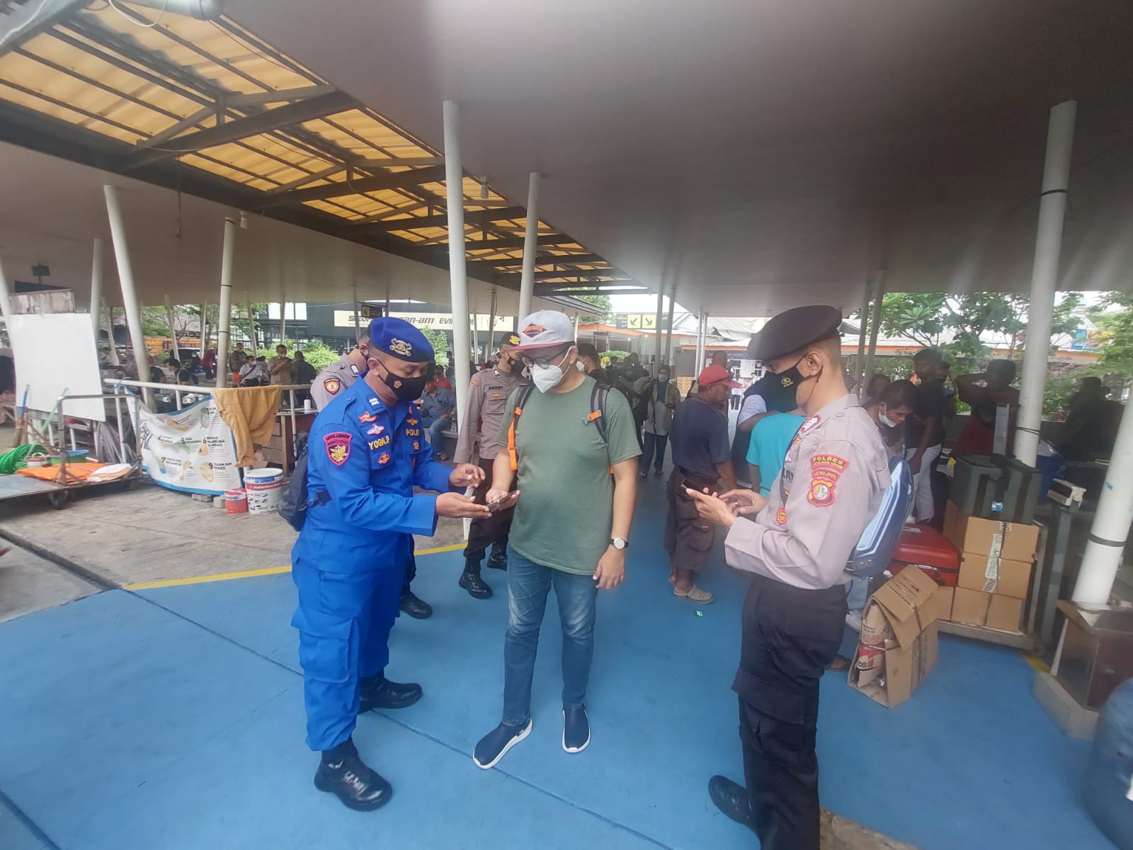 Pengamanan Dermaga Marina oleh Polres Kep. Seribu, 318 Penumpang Wajib Scan PeduliLindungi