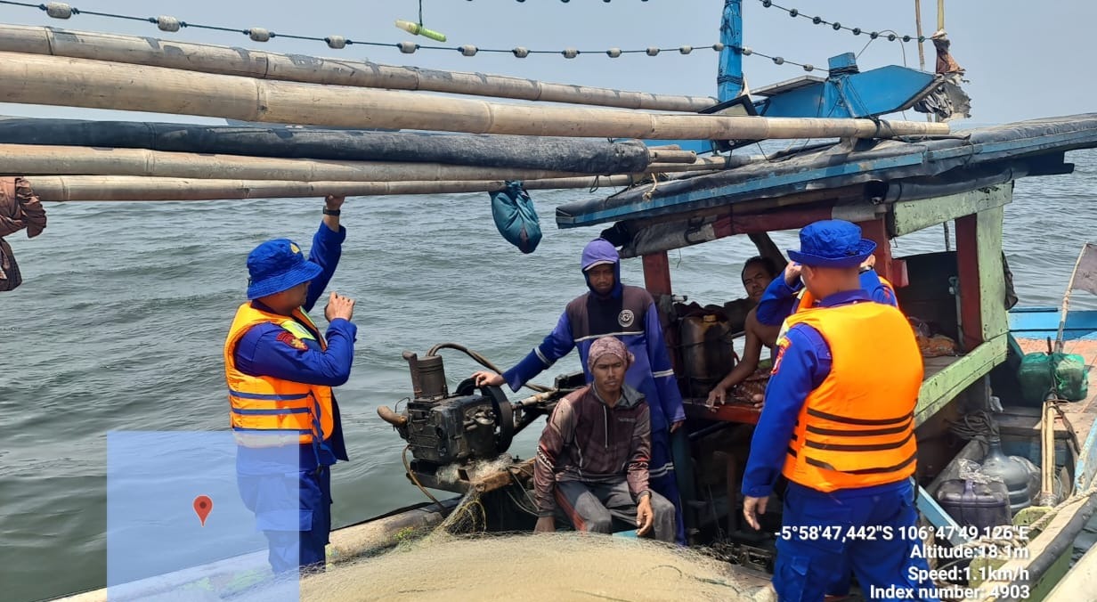 Tim Patroli Satpolair Polres Kepulauan Seribu Beraksi Malam di Perairan Objek Vital Nusantara Regas