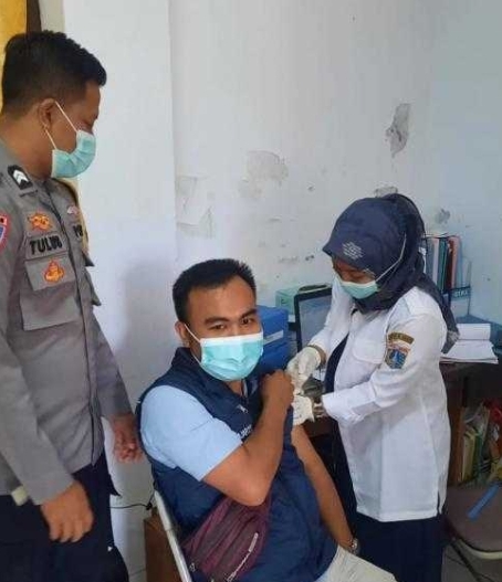 Jelang Puasa Ramadhan, Polsek Kep Seribu Selatan Terus Gelar Vaksin Booster di Semua Pulau
