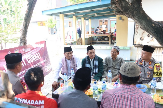 Kapolres Kepulauan Seribu Gelar Jumat Curhat di Pulau Untung Jawa, Dukung Pesta Demokrasi yang Bersih dan Aman