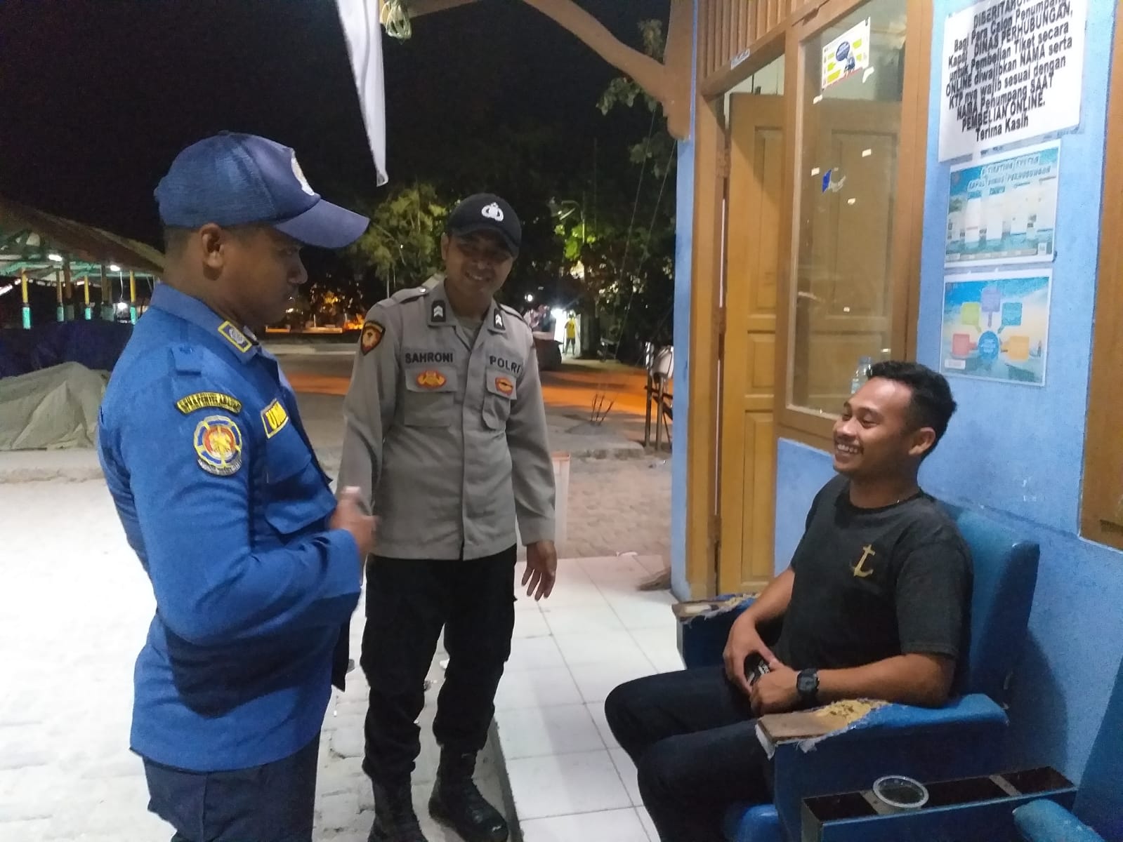 Polsek Kepulauan Seribu Selatan Lakukan Patroli Malam di Pulau Tidung, Sosialisasi Keamanan dan Pelayanan kepada Warga