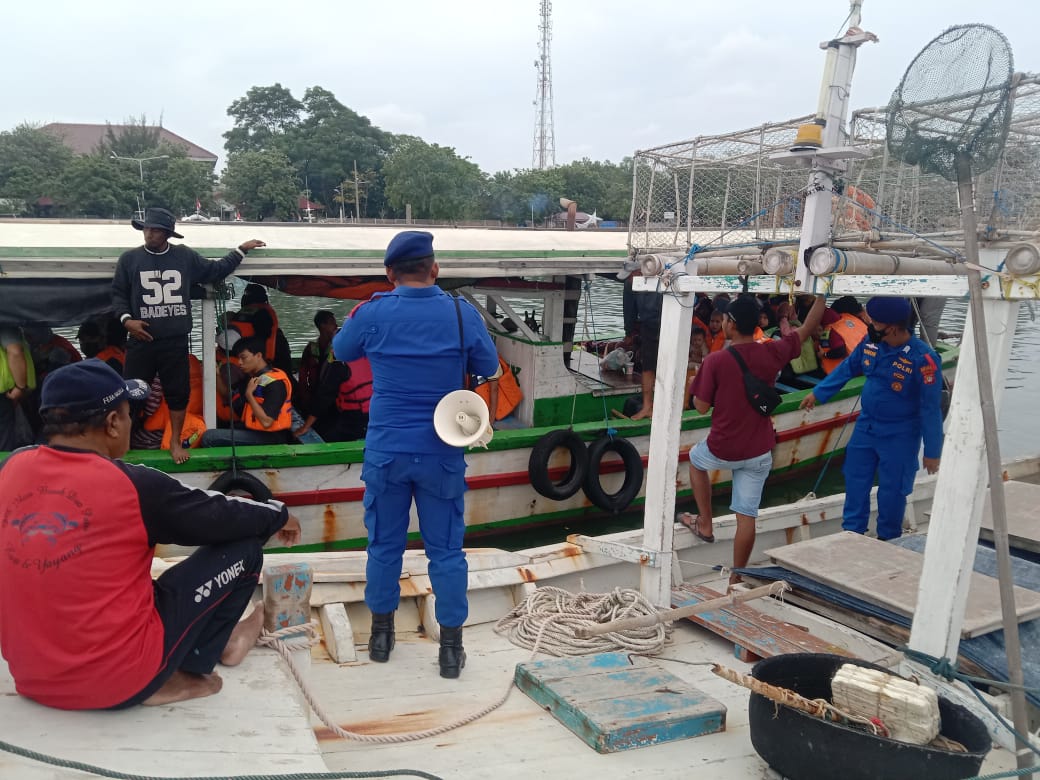 Minimalisir Laka Laut, Sat Polair Polres Kepulauan Seribu Laksanakan Pengamanan Didermaga Pulau Untung Jawa