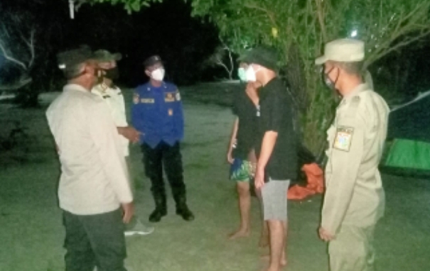 Himbau Warga Terapkan ProKes, Polsek Kep Seribu Selatan Giatkan Patroli Pengawasan Malam Hari
