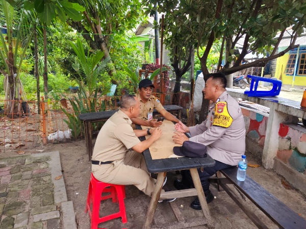 Bripka Marwansyah Laksanakan Sambang Warga di Pulau Pramuka untuk Jaga Kamtibmas dan Tangkal Radikalisme