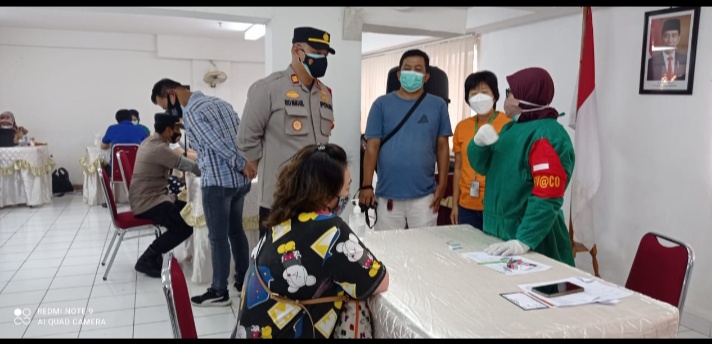 Pastikan Kelancaran Kegiatan, Kapolsek Kelapa Gading Sambangi Gerai Vaksin Presisi