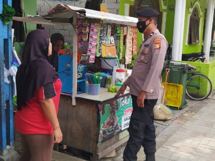 Dekatkan Diri Dengan Masyarakat Sat Samapta Polres Kep. Seribu Laksanakan Patroli Jalan Kaki