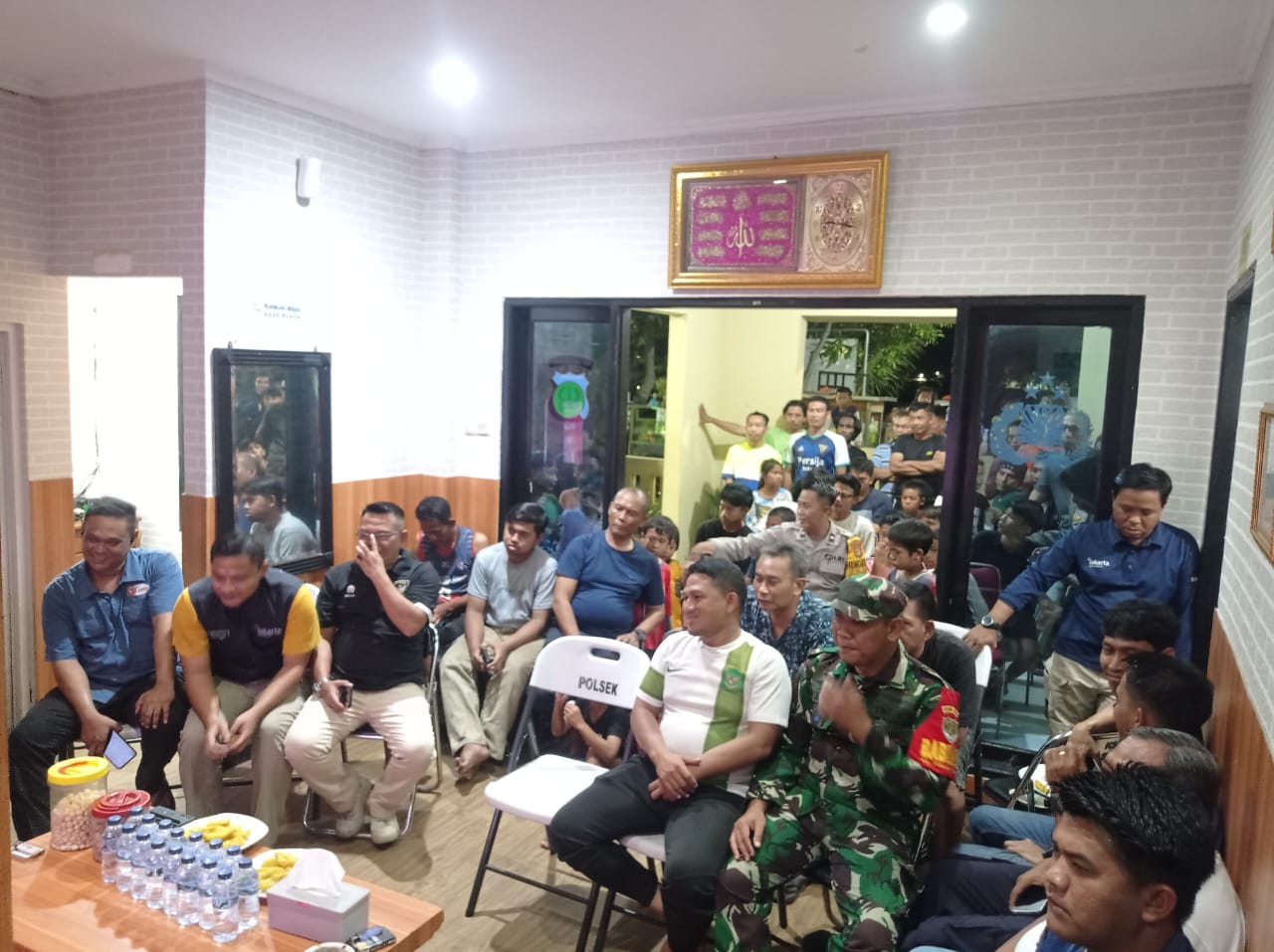 Suasana Meriah, Polres Kepulauan Seribu Gelar Nobar Piala Asia U-23 Bersama Forkopimkab dan Masyarakat
