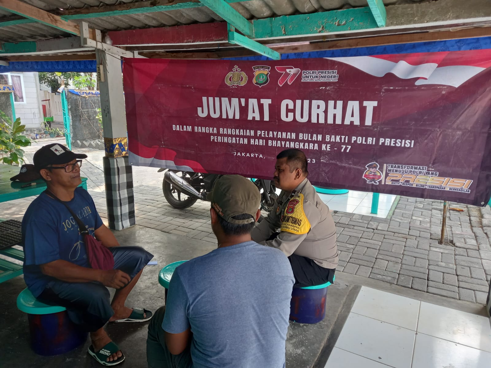 Bhabinkamtibmas Pulau Harapan, Aipda Sidik, Perdengarkan Keluhan Warga dan Cari Solusi Bersama di "Jumat Curhat”