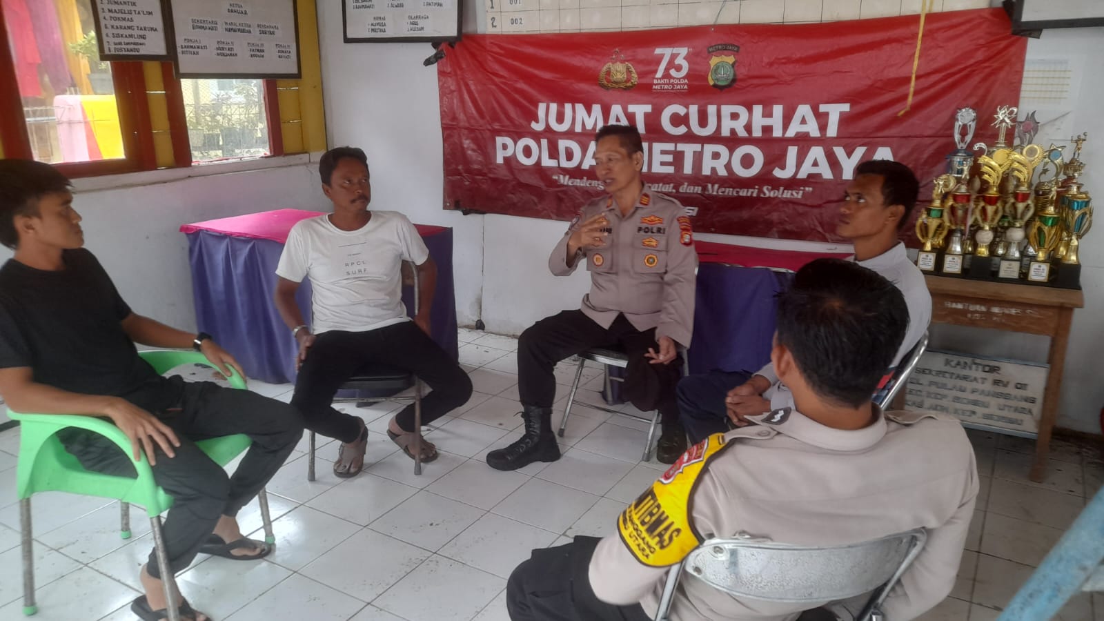 Kasat Binmas Gelar Jumat Curhat Dengarkan Keluhan Nelayan Pulau Panggang