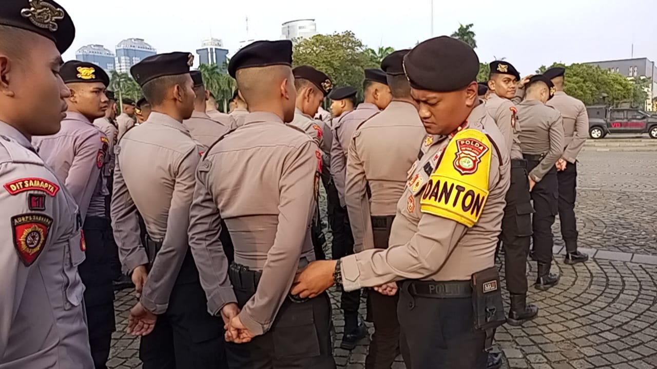 TNI - POLRI Terjunkan 3.454 Personil Gabungan, Siap Amankan Peringatan Hari Buruh Internasional (Mayday) Tanpa Membawa Senjata Api