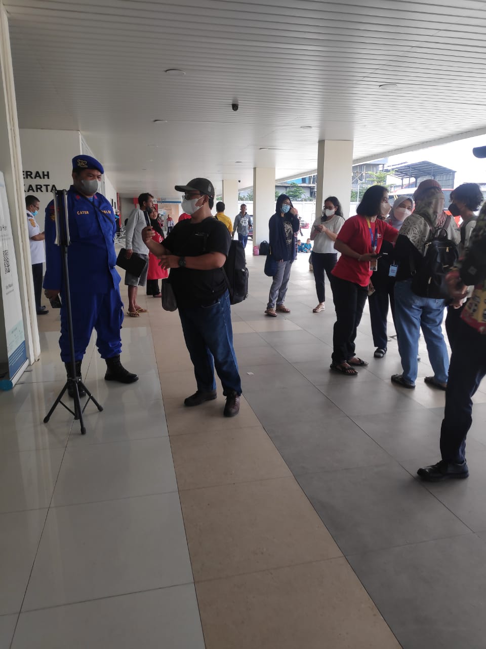 189 Penumpang Scan PeduliLindungi, Polres Kep. Seribu Gelar Pengawasan Prokes Ketat di Dermaga Kali Adem