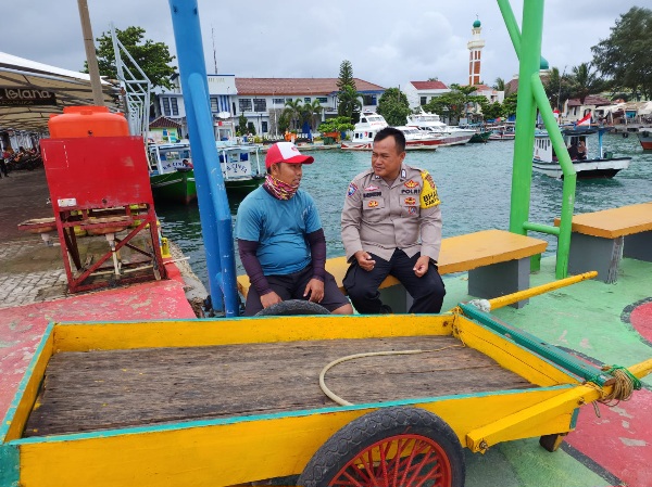 Pak Bhabin Imbau Nelayan Waspada Cuaca Ekstrim dan Lengkapi Alat Penunjang Keselamatan
