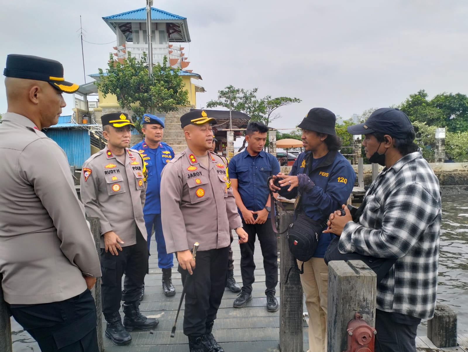 Doorstop Kapolres Kepulauan Seribu Terkait Pencarian Korban Hilang KM Parikudus