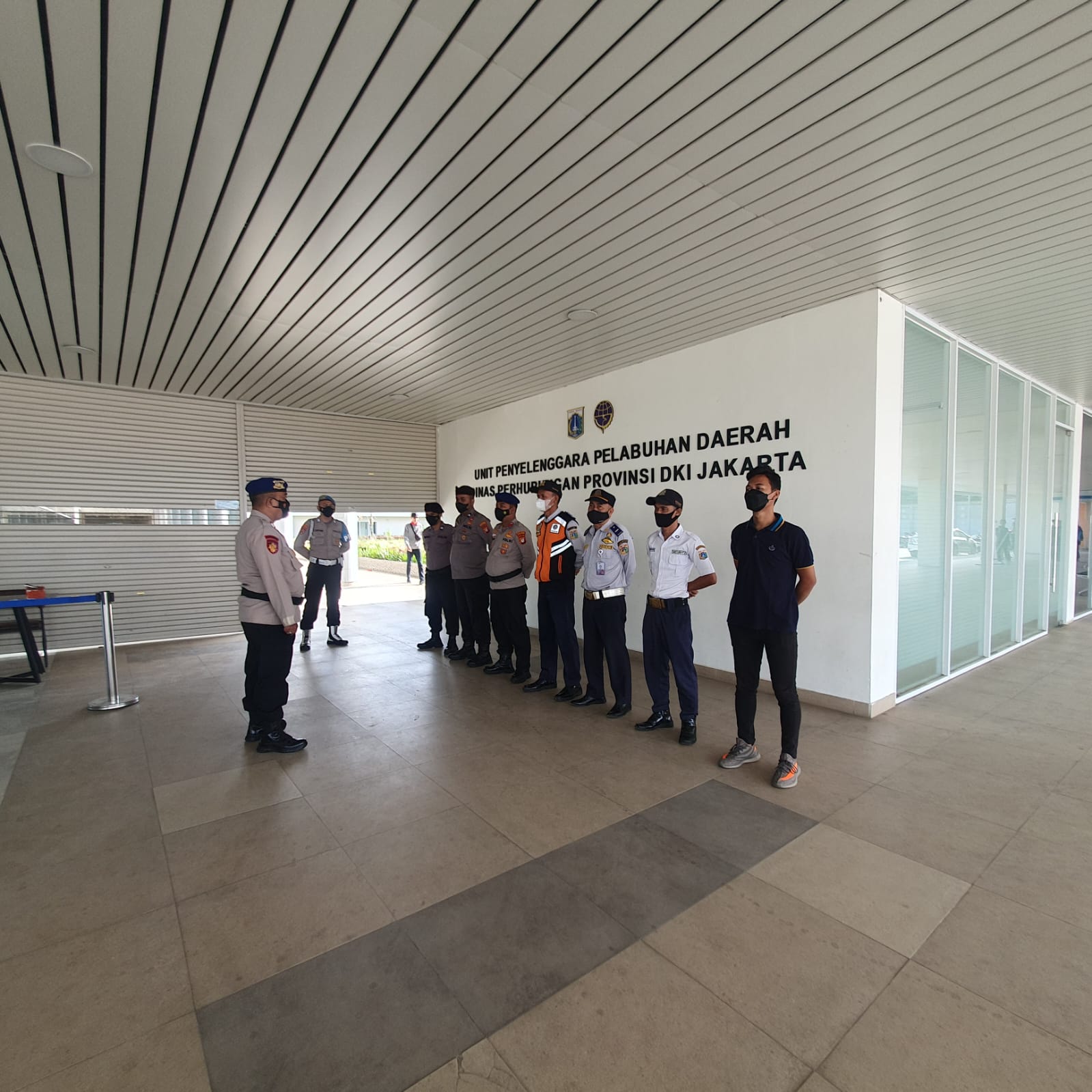 151 Penumpang Scan PeduliLindungi, Polres Kep. Seribu Gelar Pengawasan Prokes Ketat di Dermaga Kali Adem