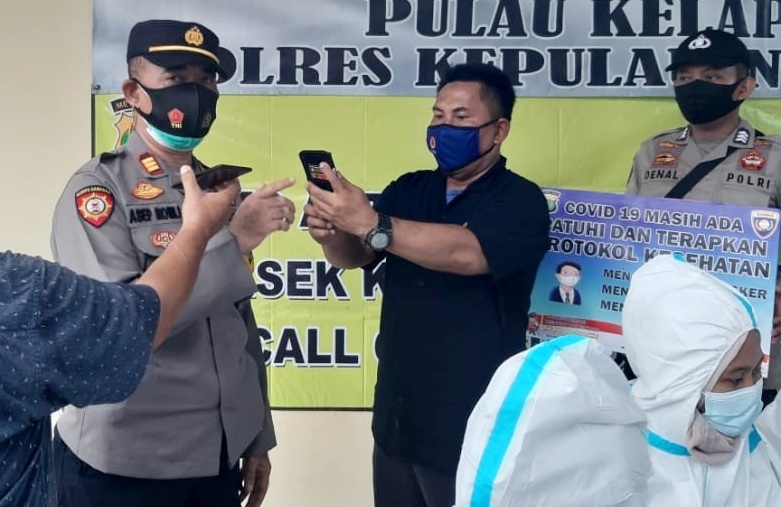 Kembali Dari Mudik, Warga Jalani Rapid Tes Antigen Di Posko Antigen Polsek Kep Seribu Utara