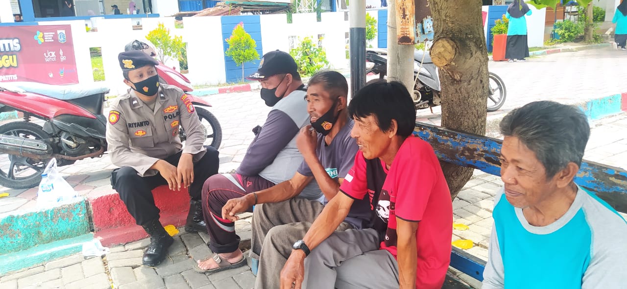 Dengarkan Curhat Warga, Sat Samapta Polres Kep. Seribu Laksanakan Sambang Dialogis dan Patroli Jalan Kaki