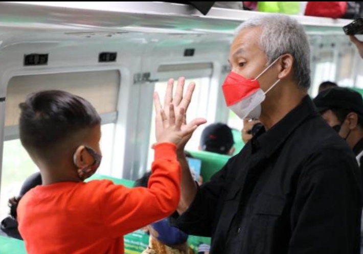 Di Stasiun Senen Lepas Keberangkatan Mudik Gratis dengan Kereta, Ganjar Sekalian Ikut Mudik