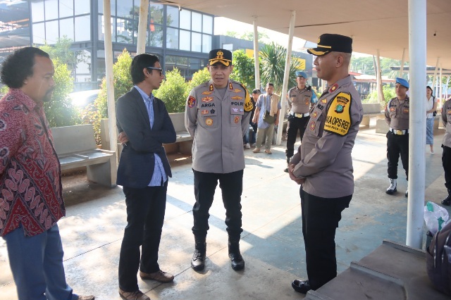 Polres Kepulauan Seribu Laksanakan Penyekatan Pelajar dan Kelompok Anarko Antisipasi Aksi Unjuk Rasa di Jakarta