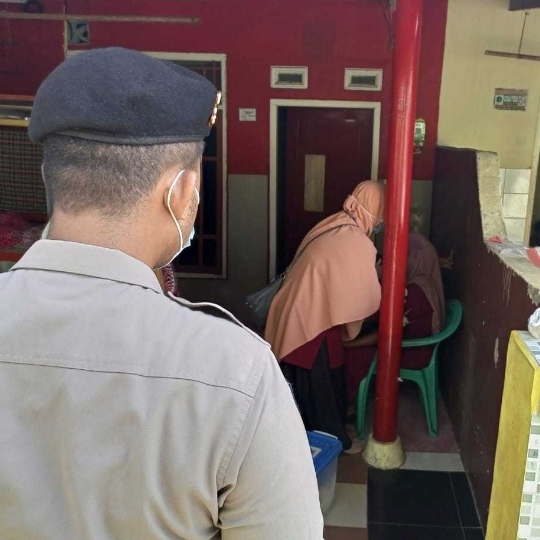 Secara Door to Door, Polsek Kep Seribu Selatan Gelar Vaksinasi Dosis 3 di Pulau - pulau Pemukiman