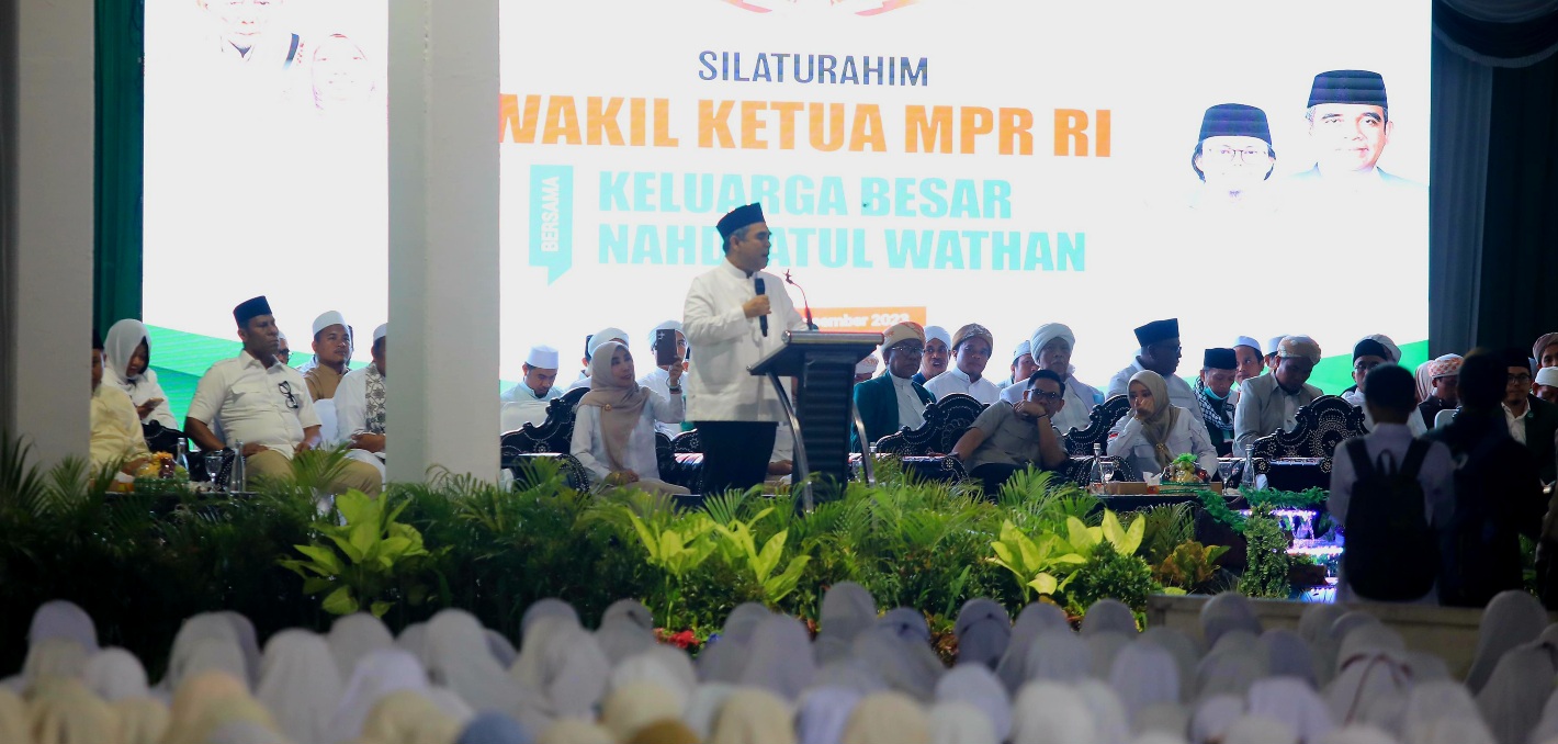 Di Hadapan Ribuan Santri Nahdlatul Wathon NTB, Muzani Paparkan Program Prioritas Prabowo