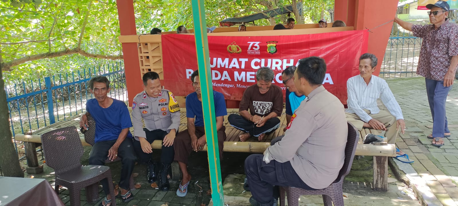 Jumat Curhat, Bhabin Pulau Untung Jawa Kumpul Santai Bersama Warga RW 02