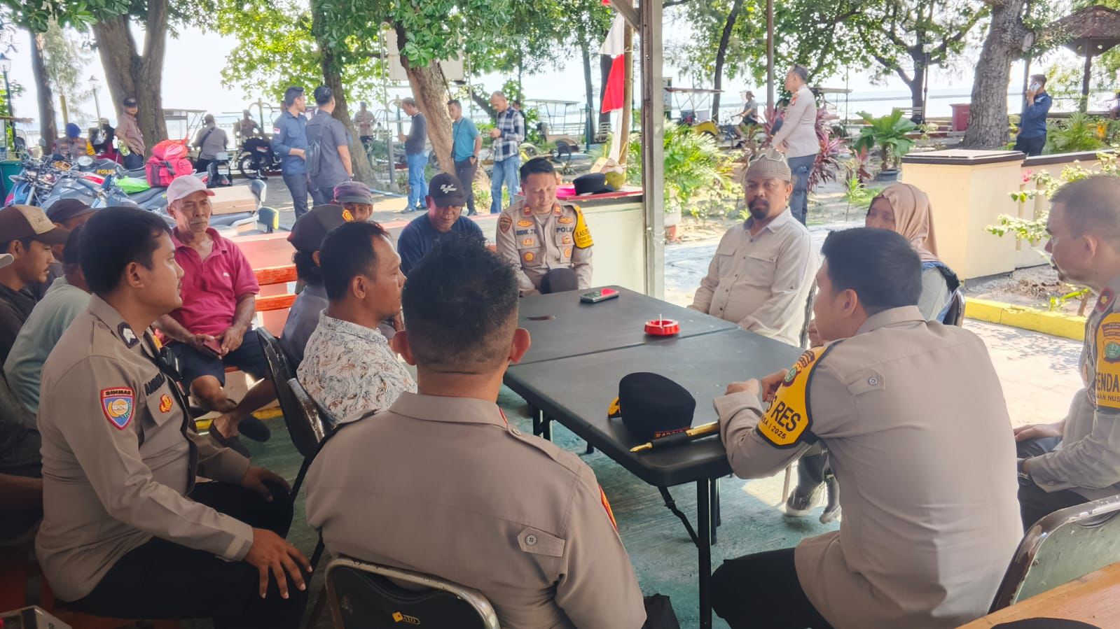 Kapolres Kepulauan Seribu Gelar Jumat Curhat di Pulau Payung, Warga Diajak Aktif Jaga Keamanan dan Jauhi Judi Online