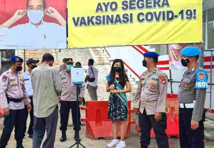 Polres Kep Seribu Wajibkan 117 Wisatawan Ke Pulau Seribu Jalani Scan PeduliLindungi di Pelabuhan Kaliadem