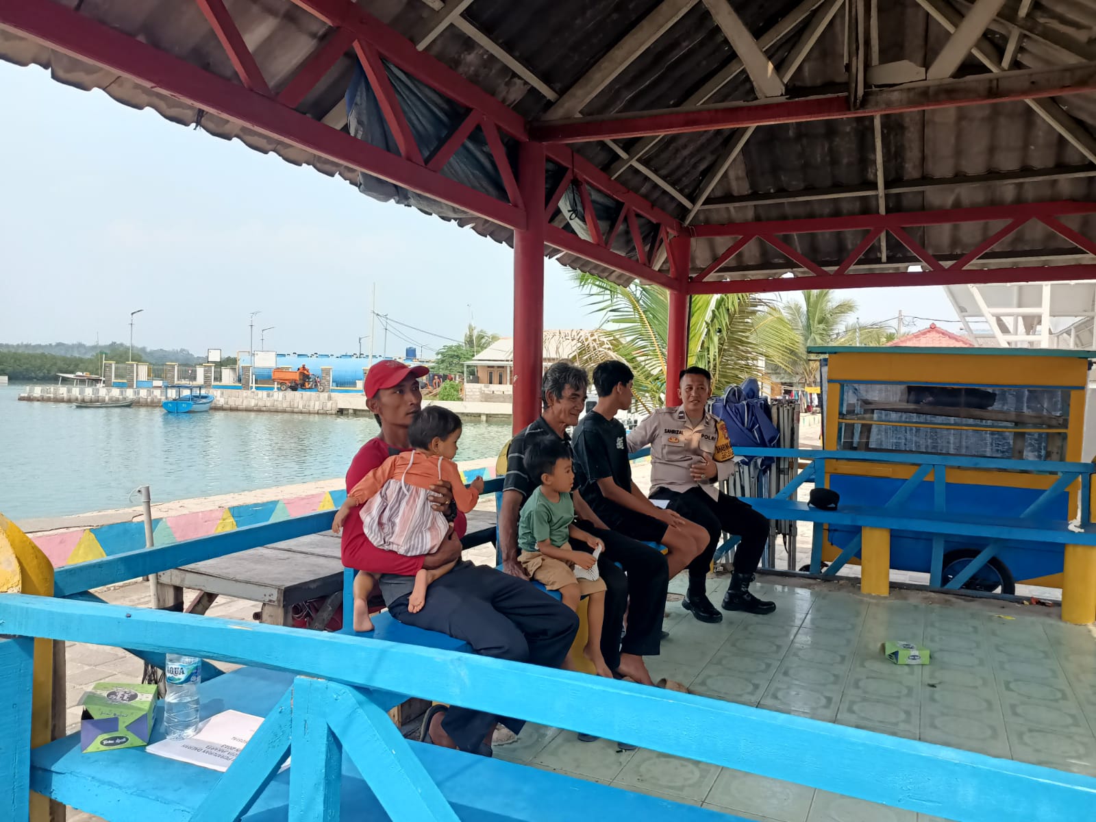 Bhabinkamtibmas Pulau Kelapa Gelar Sambang Warga untuk Cooling System Pasca Pemilu 2024