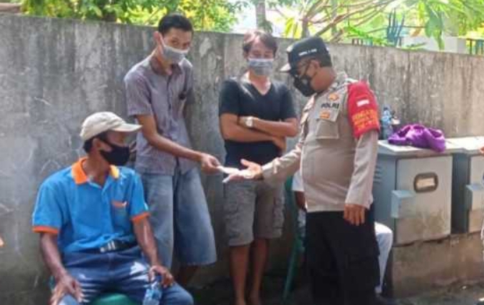 Terus Bagikan 1.000 Masker ke Warga, Polres Kep Seribu Sampaikan Imbauan ProKes