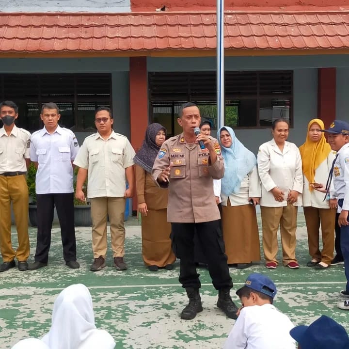 Unit  Binmas Polsek Bekasi Barat Melaksanakan  Binluh di SMPN 54 Kota Bekasi