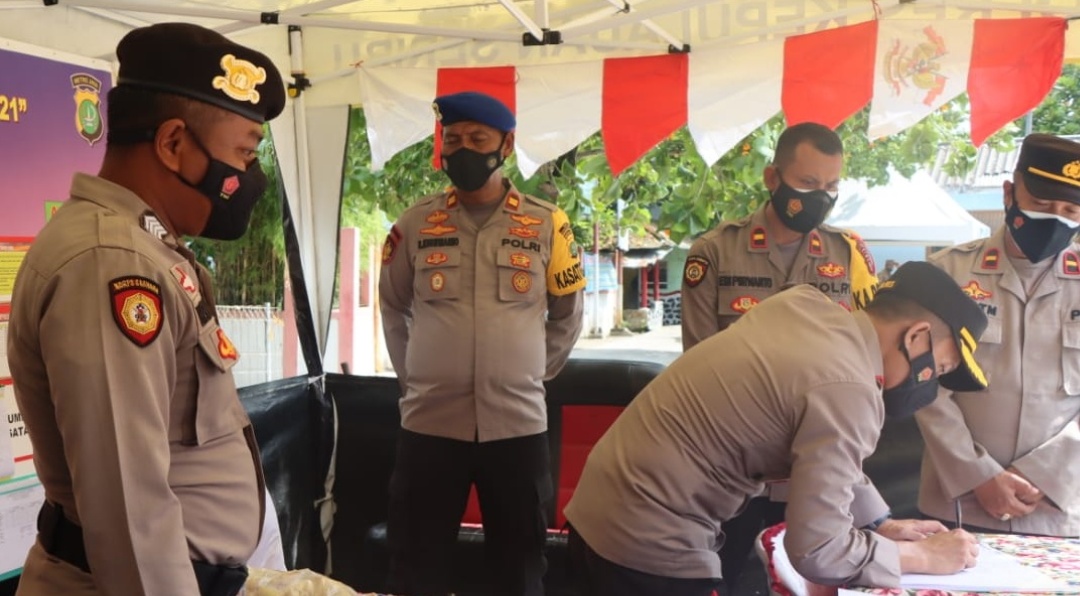 Cek Kesiapan Pospam Ops Lilin Jaya-2021 di Pulau Pari, Kapolres Kepulauan Seribu Beri Semangat Anggotanya