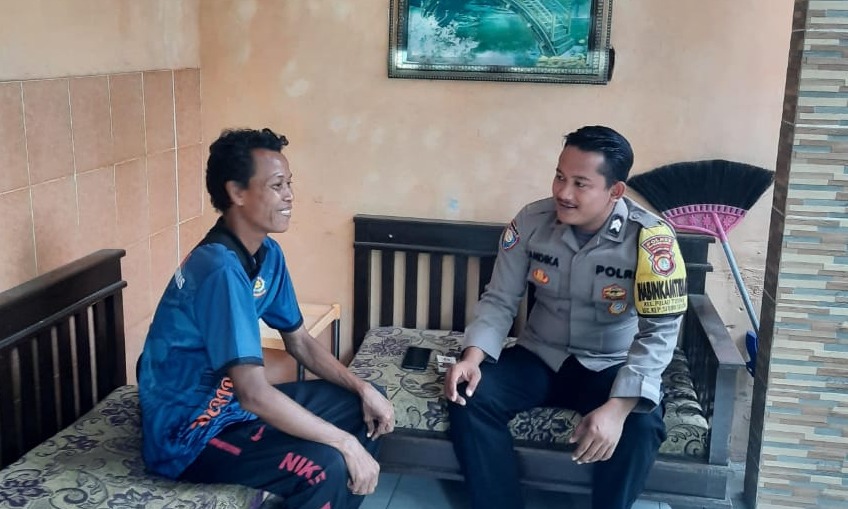 Bhabinkamtibmas Pulau Tidung Laksanakan Sambang Tokoh Masyarakat untuk Cooling System Pasca Pemilu 2024