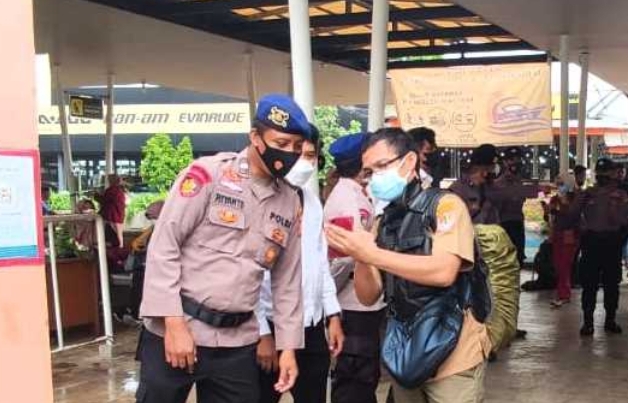 Pimpin Giat Pengawasan ProKes di Dermaga Marina Ancol, AKP Achmad Salim: Semua Penumpang Kapal Ke Pulau Seribu Wajib Scan Barcode PeduliLindungi